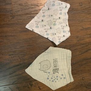 Newborn bib - set of two